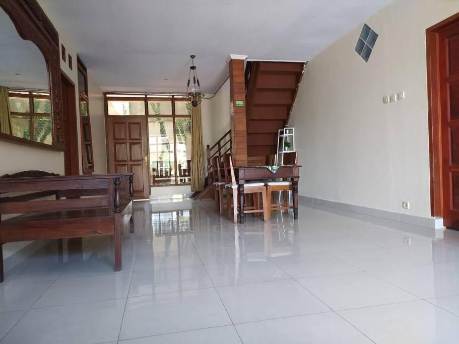 Hazel House With Swimming Pool By Grorental Bandung Eksteriør bilde